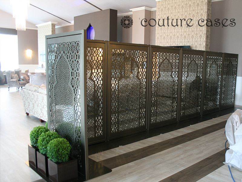 arabic-minaret--freestanding-laser-cut-metal-mirror-screen-corner-dining-area