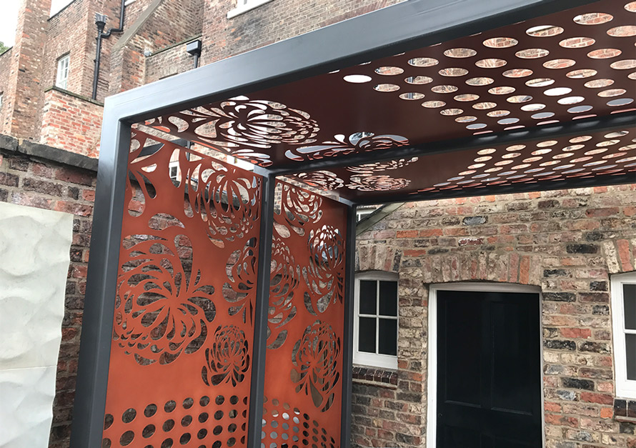 bespoke custom made gardens screens and pergolas